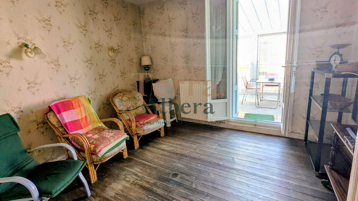 Authentique maison de village avec jardin constructible et beau potentiel - photo 9