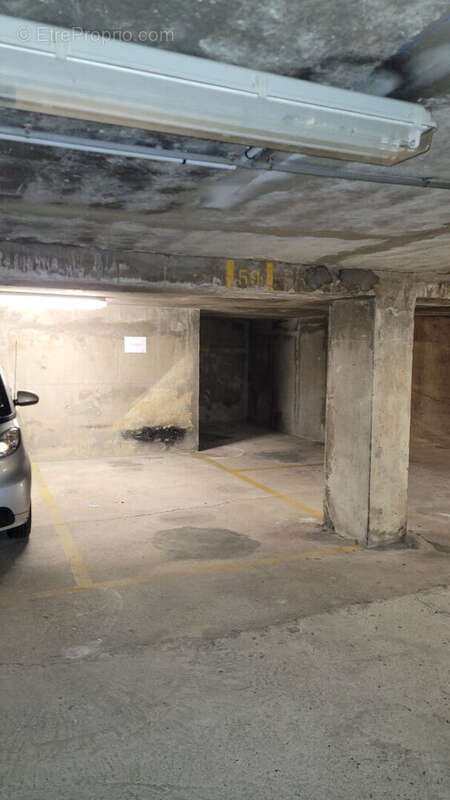 Parking à PARIS-12E