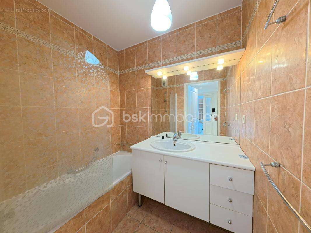 Appartement à VALLAURIS