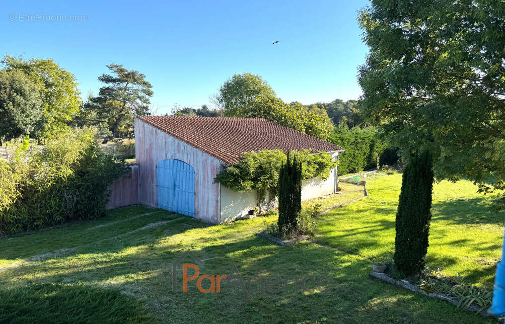 Maison à CHAILLEVETTE