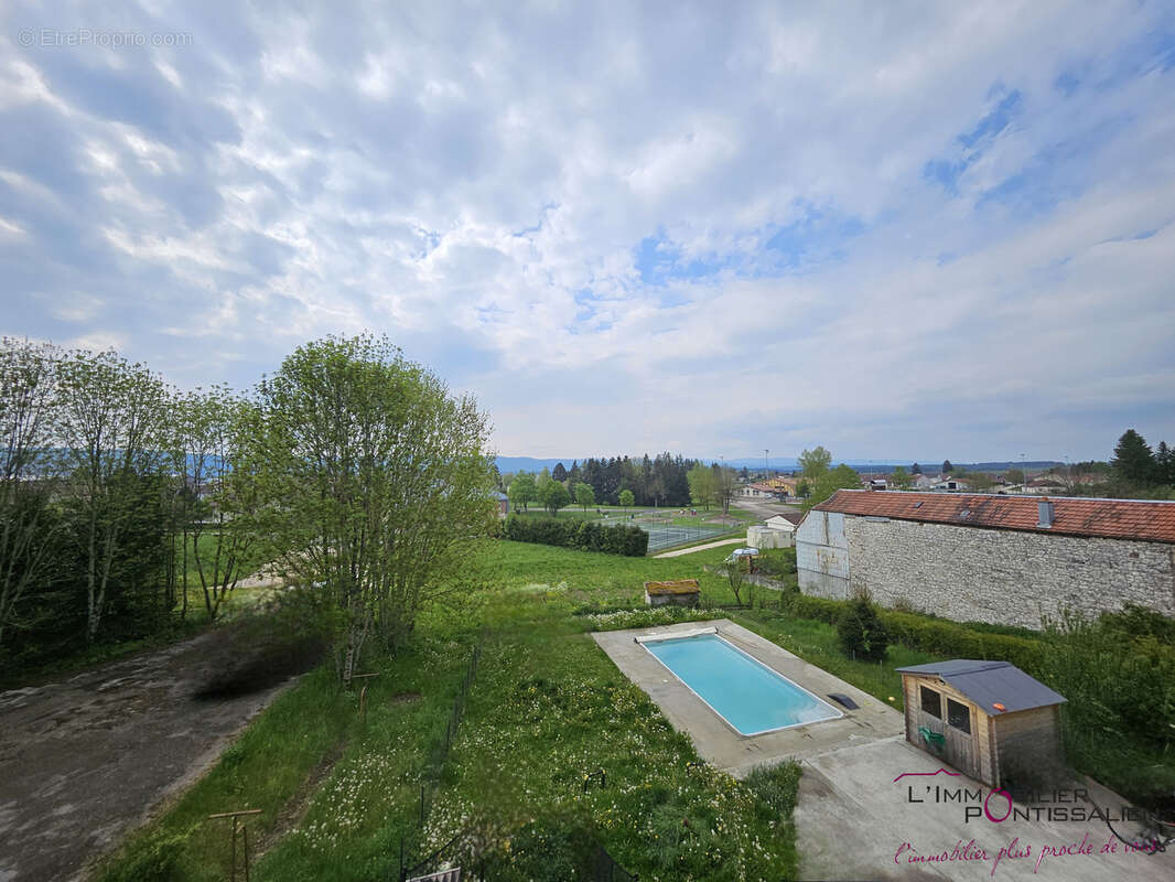 Appartement à FRASNE