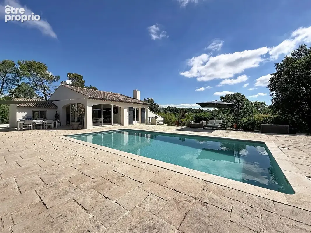 Maison 250 m² à Saint-Paul-En-Foret  - photo 2