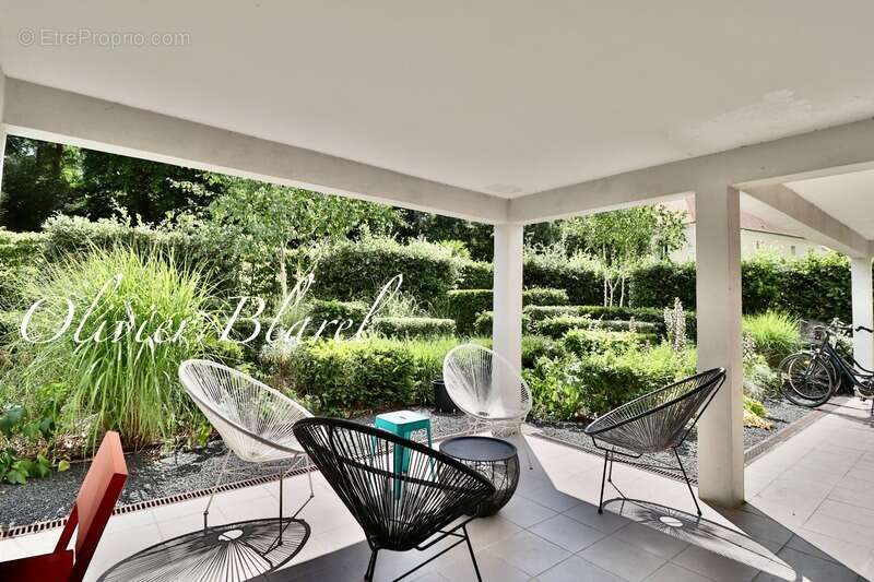 Chatou limite Le Vesinet - Villa d'architecte 8 pièces - Jardin paysagé - Reception cathédrale - photo 6