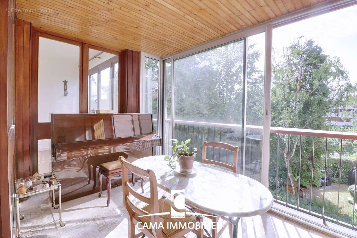 Appartement à FONTENAY-LE-FLEURY