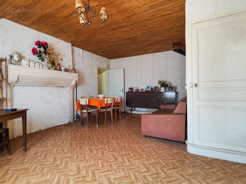 Maison à SAUZE-VAUSSAIS