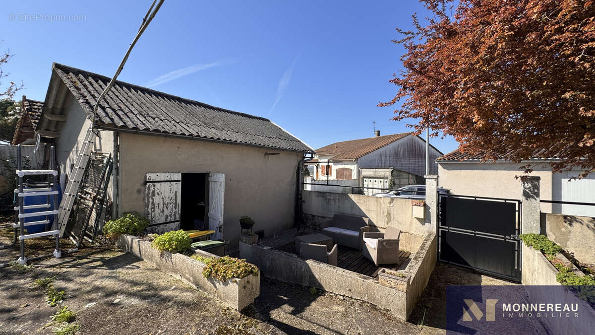 Maison à BARBEZIEUX-SAINT-HILAIRE