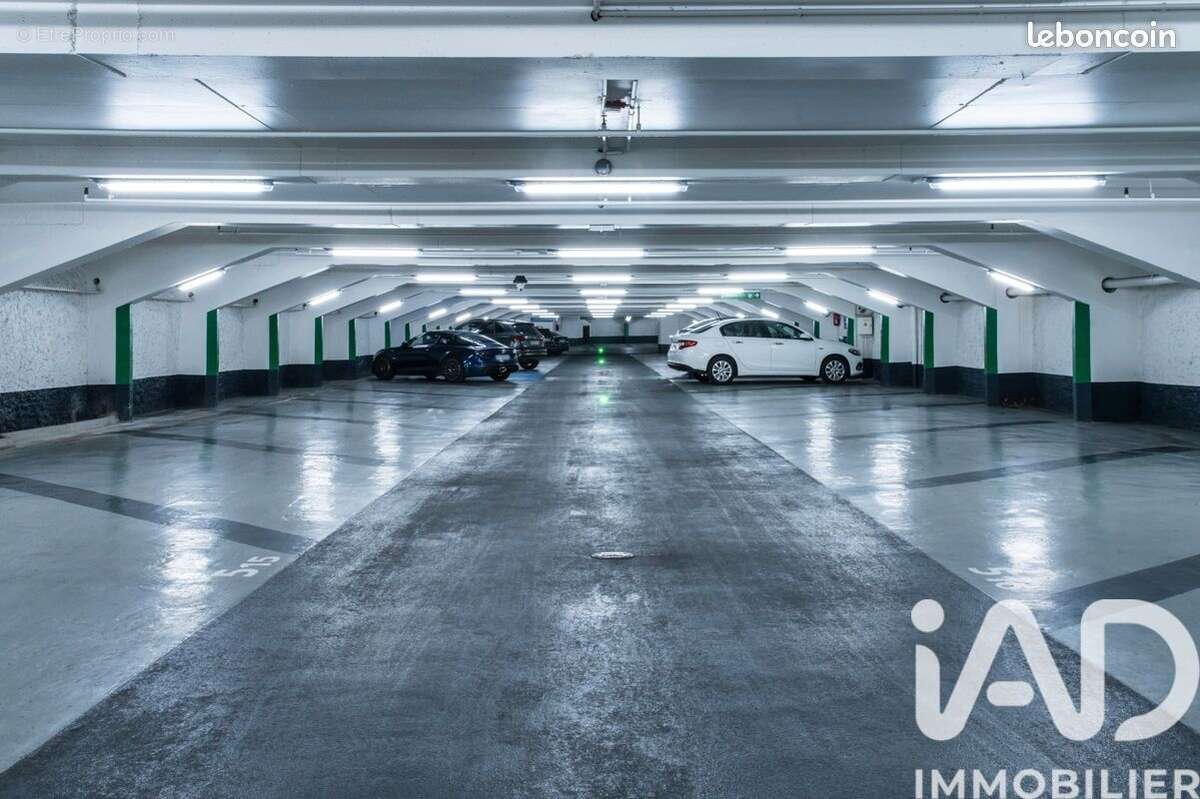Photo 2 - Parking à PARIS-9E