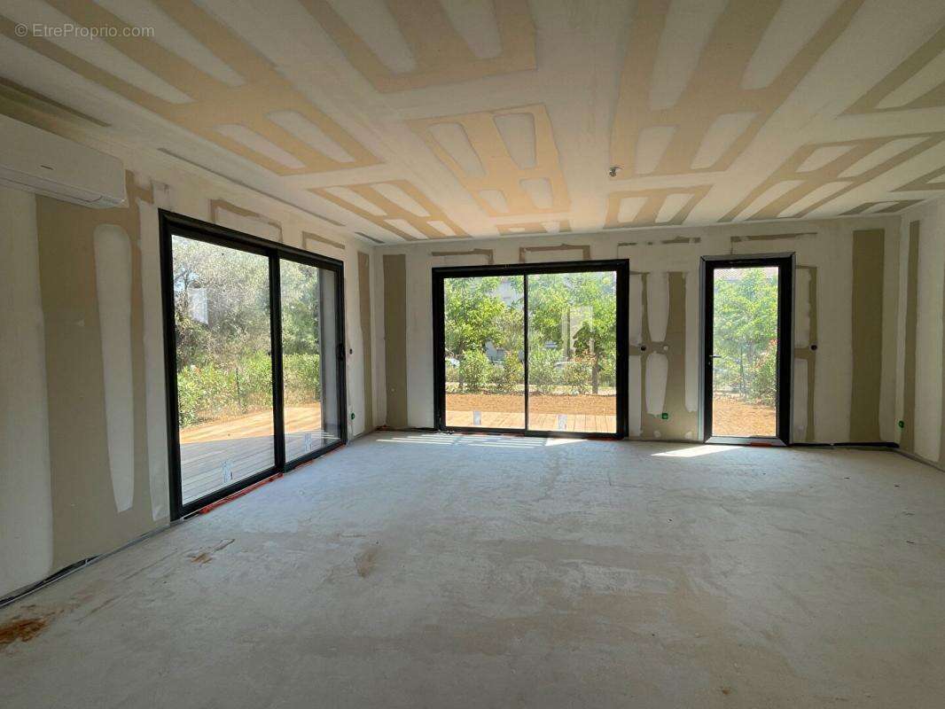 Maison à SIX-FOURS-LES-PLAGES