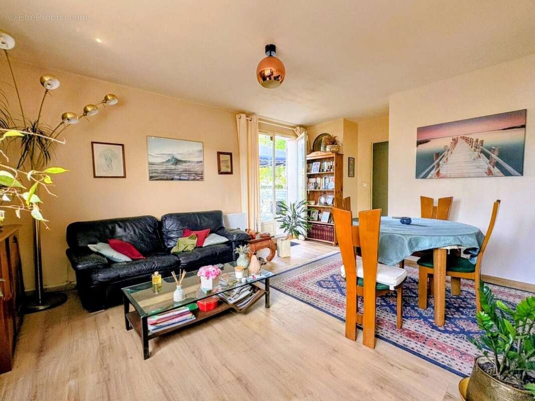 Duplex avec 2 chambres + garage + terrasse - photo 3