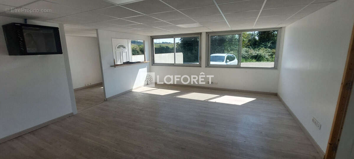 Commerce à TREVENANS