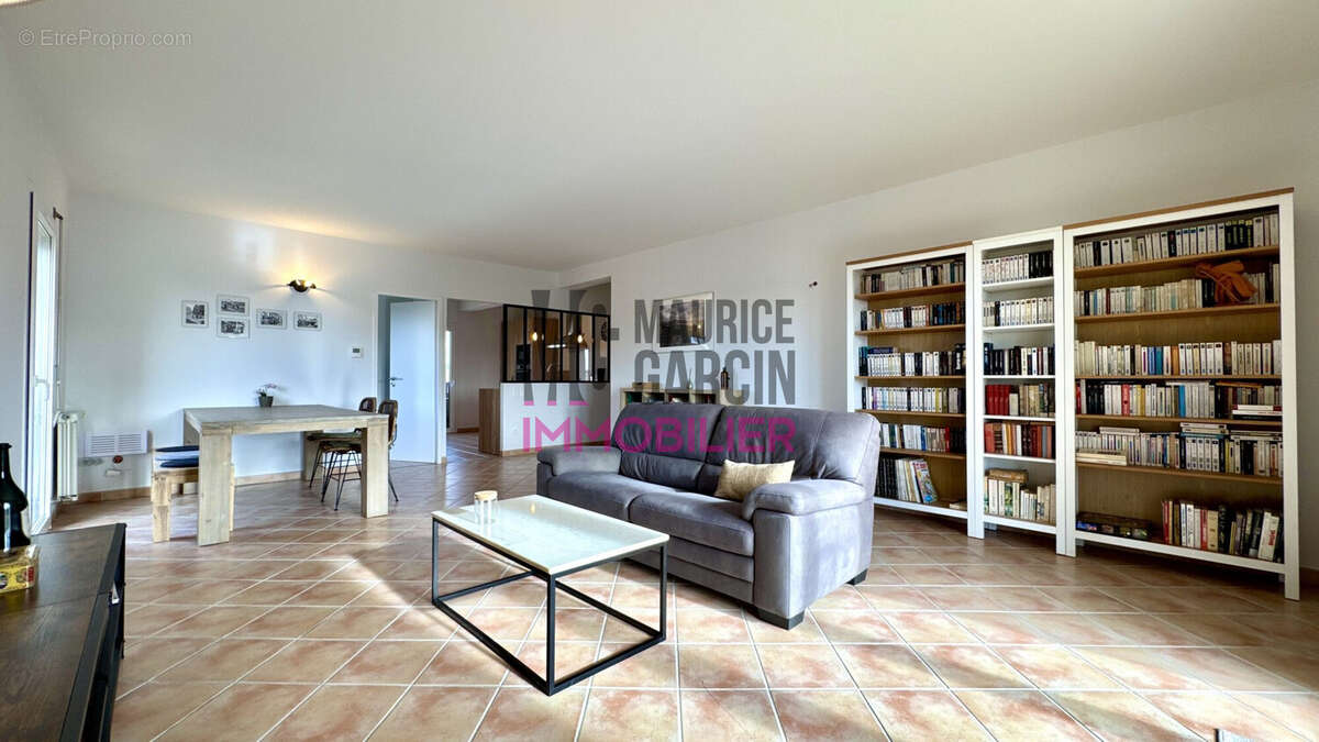 Appartement à PERNES-LES-FONTAINES