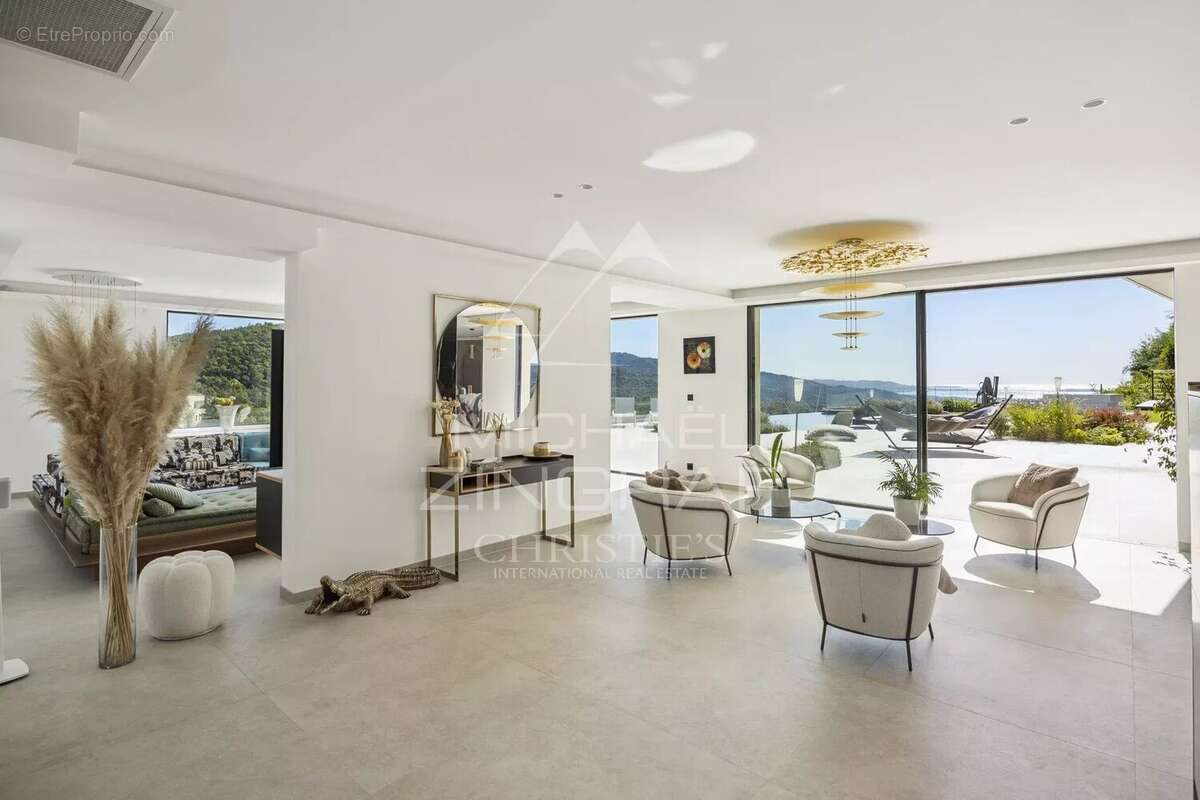 Maison à MANDELIEU-LA-NAPOULE