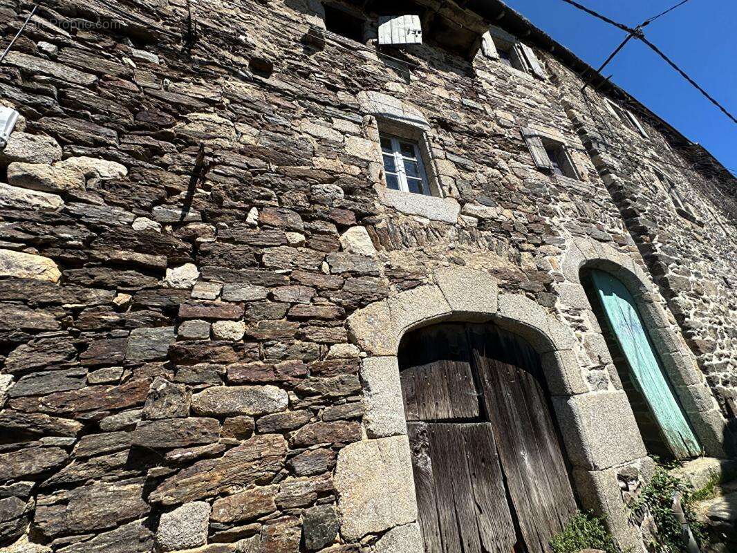Authentique maison de hameau avec dépendances et vue dégagée - photo 2