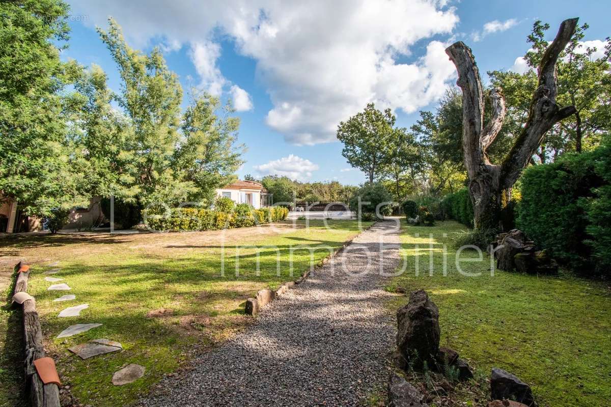 Maison à BAGNOLS-EN-FORET