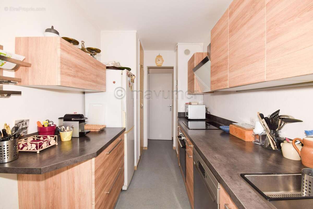 Appartement T3 avec terrasse et box Mazargues/ St Anne 13009 Marseille n°11 - Appartement à MARSEILLE-9E