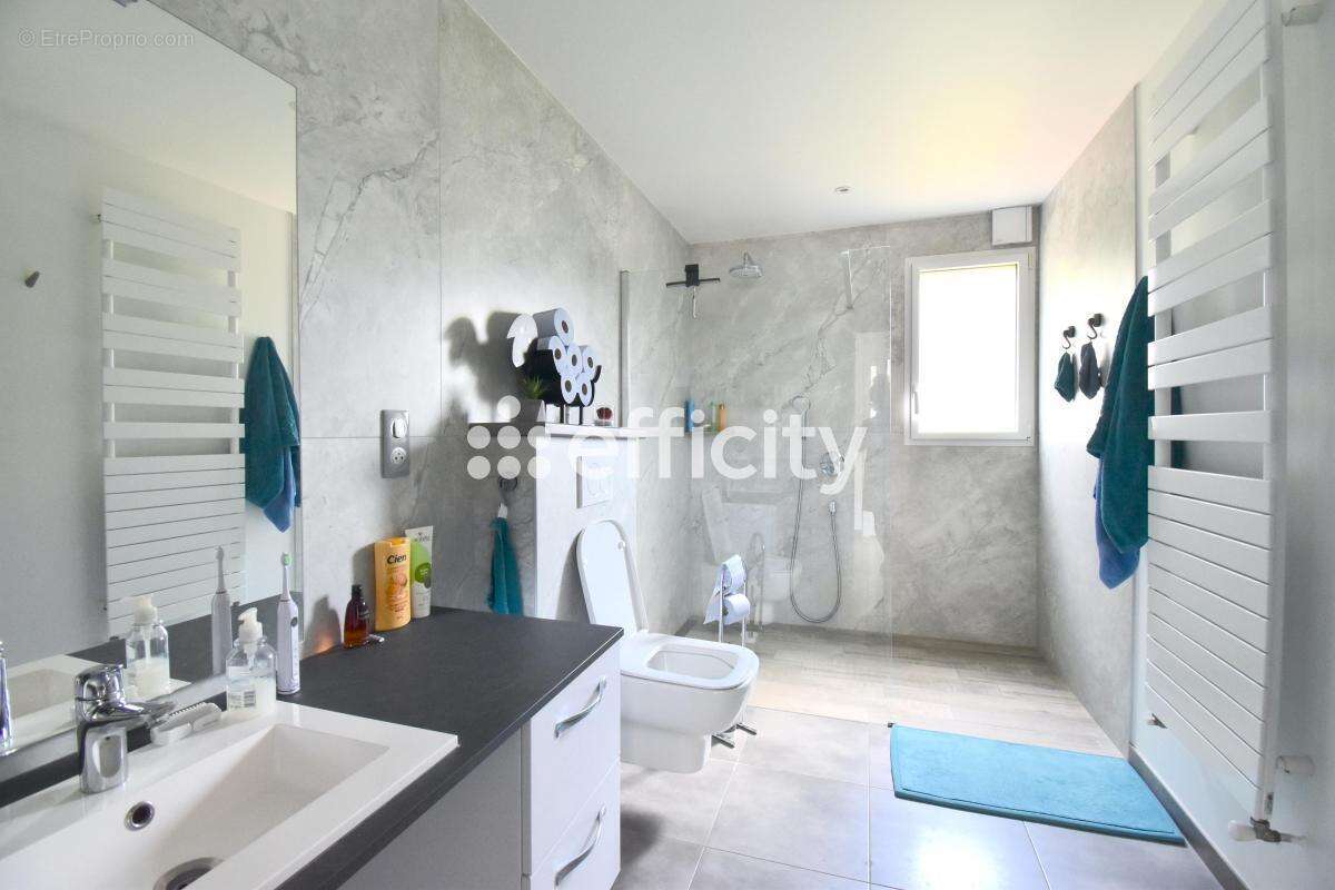 Maison à VAL-D&#039;IZE