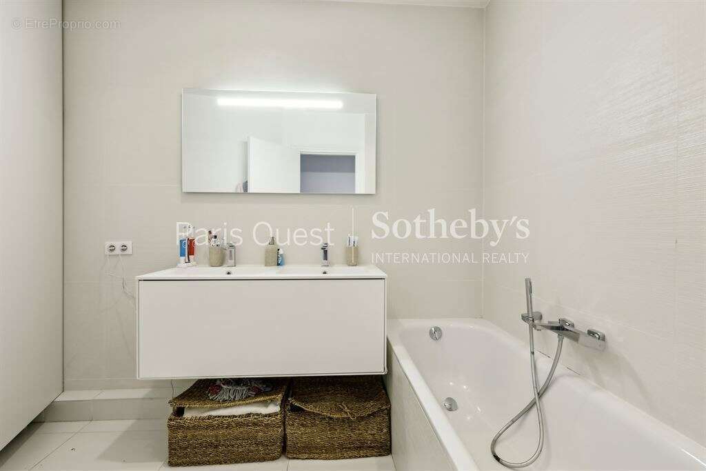 Appartement à NEUILLY-SUR-SEINE