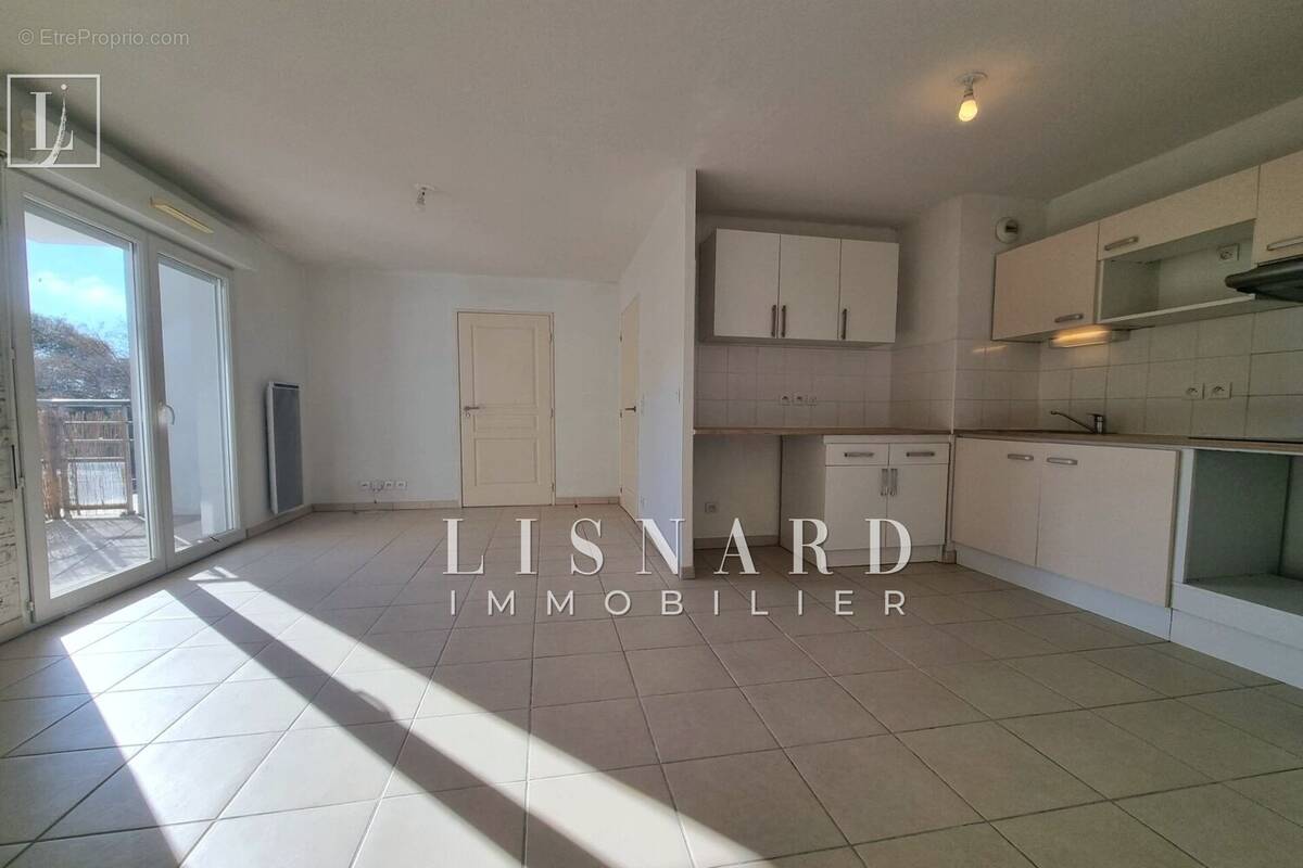 Appartement à VALLAURIS