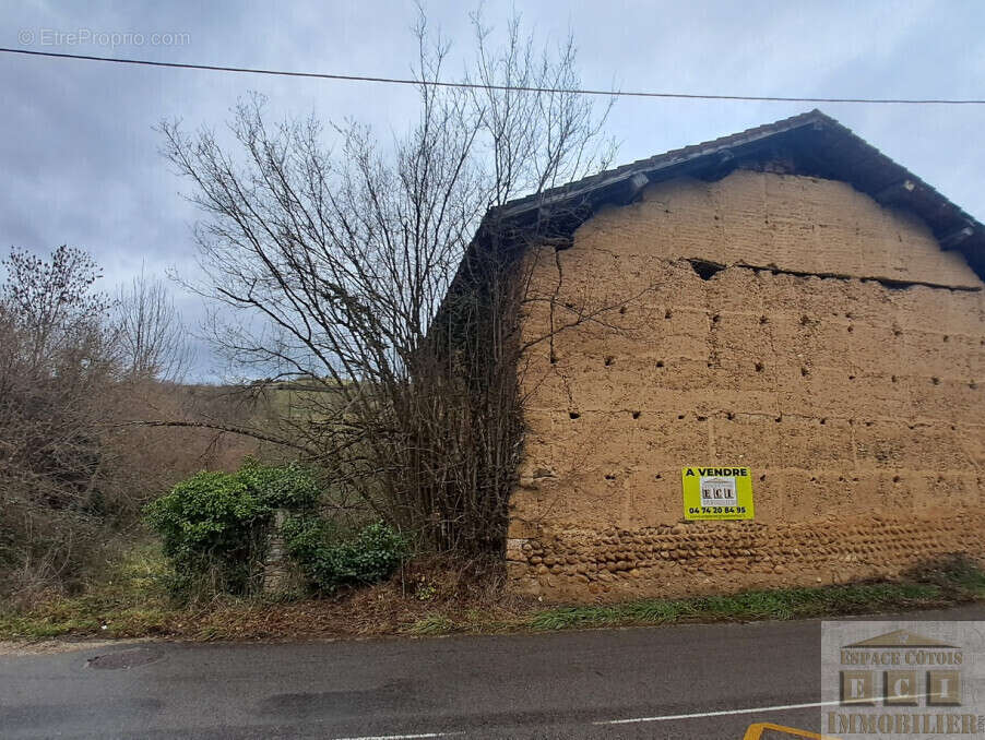 Terrain à SAINT-PIERRE-DE-BRESSIEUX
