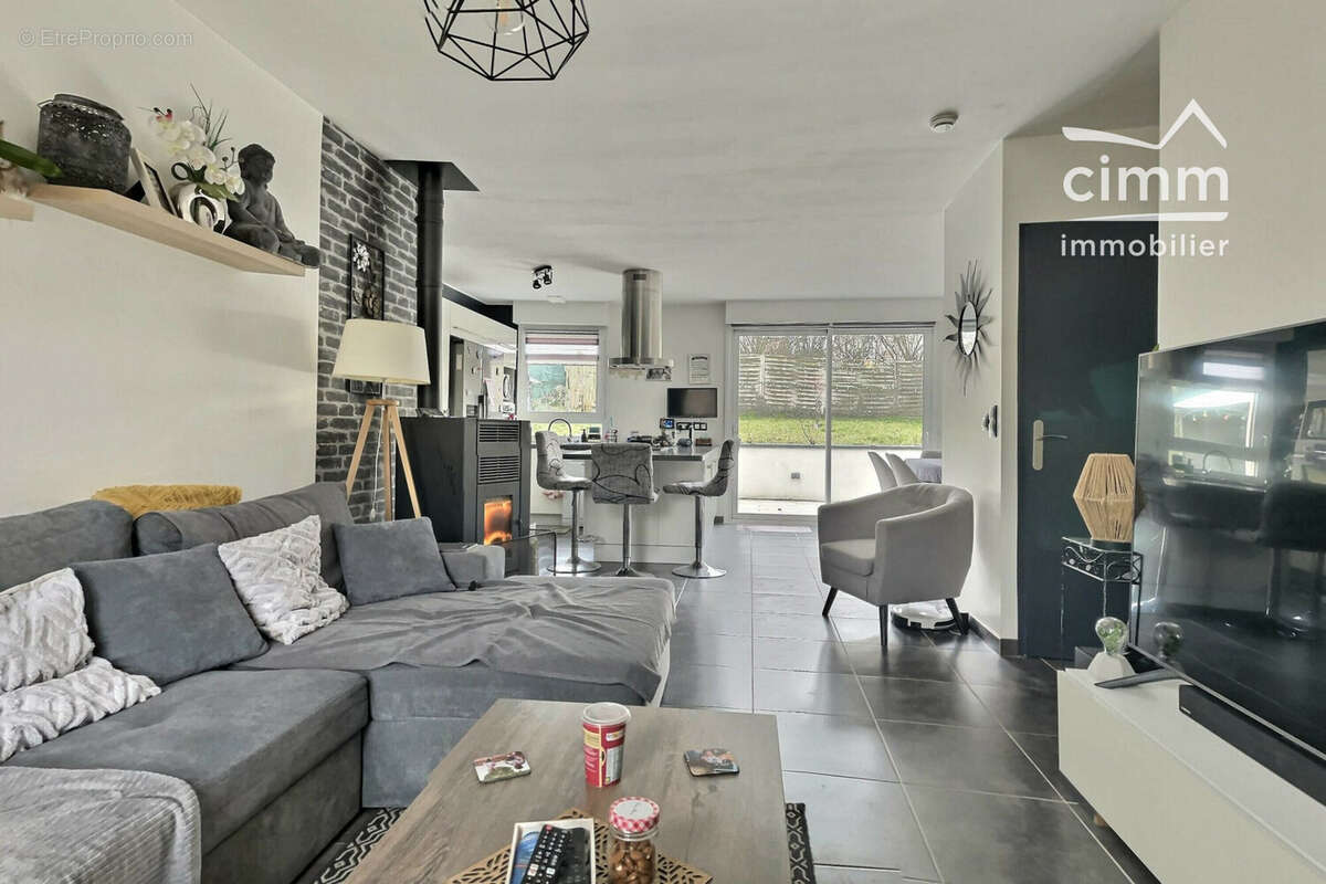 Salon - Maison à COULOMMIERS