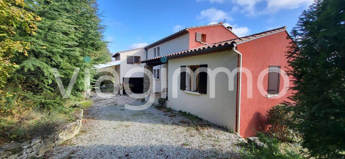 Maison à VEYRAS