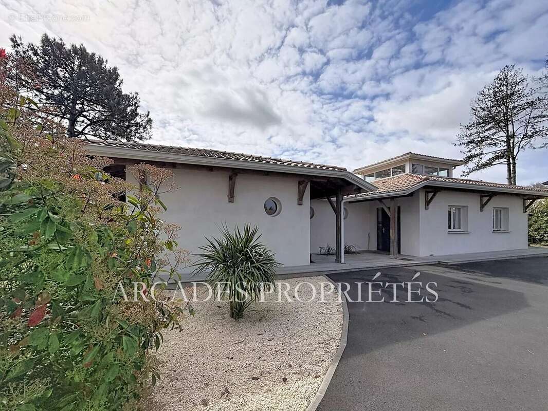 Maison à BLANQUEFORT