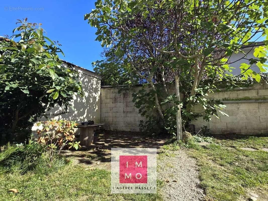 Appartement à AUREILHAN