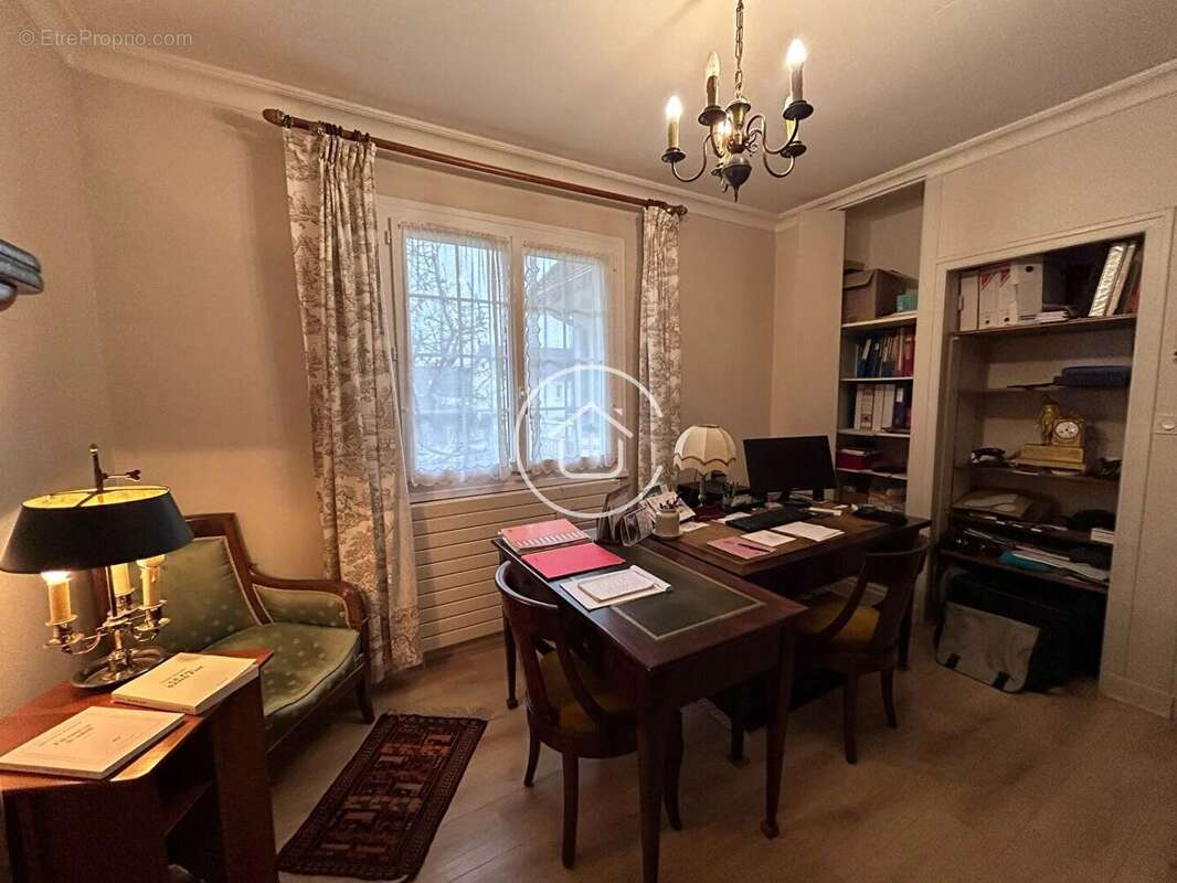 Maison à LA CHAUSSEE-SAINT-VICTOR