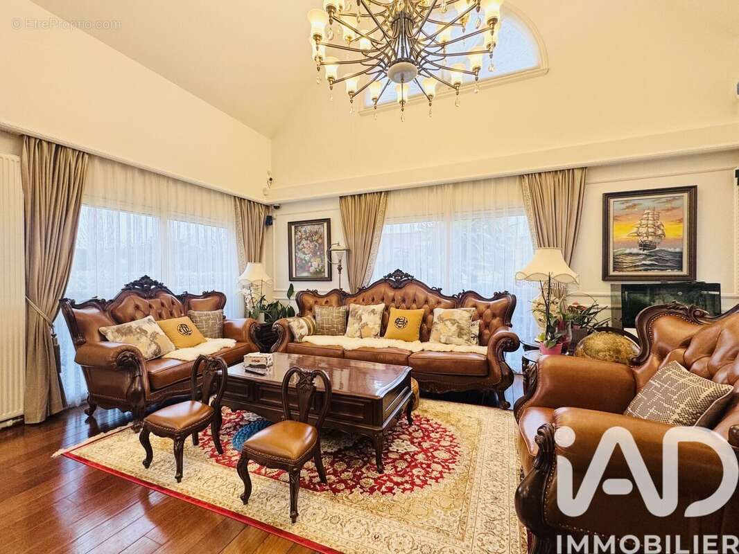 Maison 207 m² à Magny-Le-Hongre  - photo 4