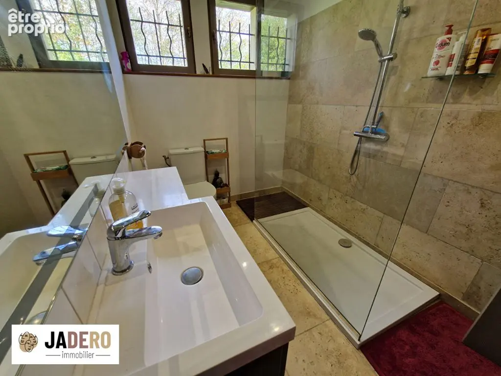 Maison familiale de 187 m² , 4 à 5 chambres , Terrain de 3 011 m² , Saumont-la-Poterie - photo 5