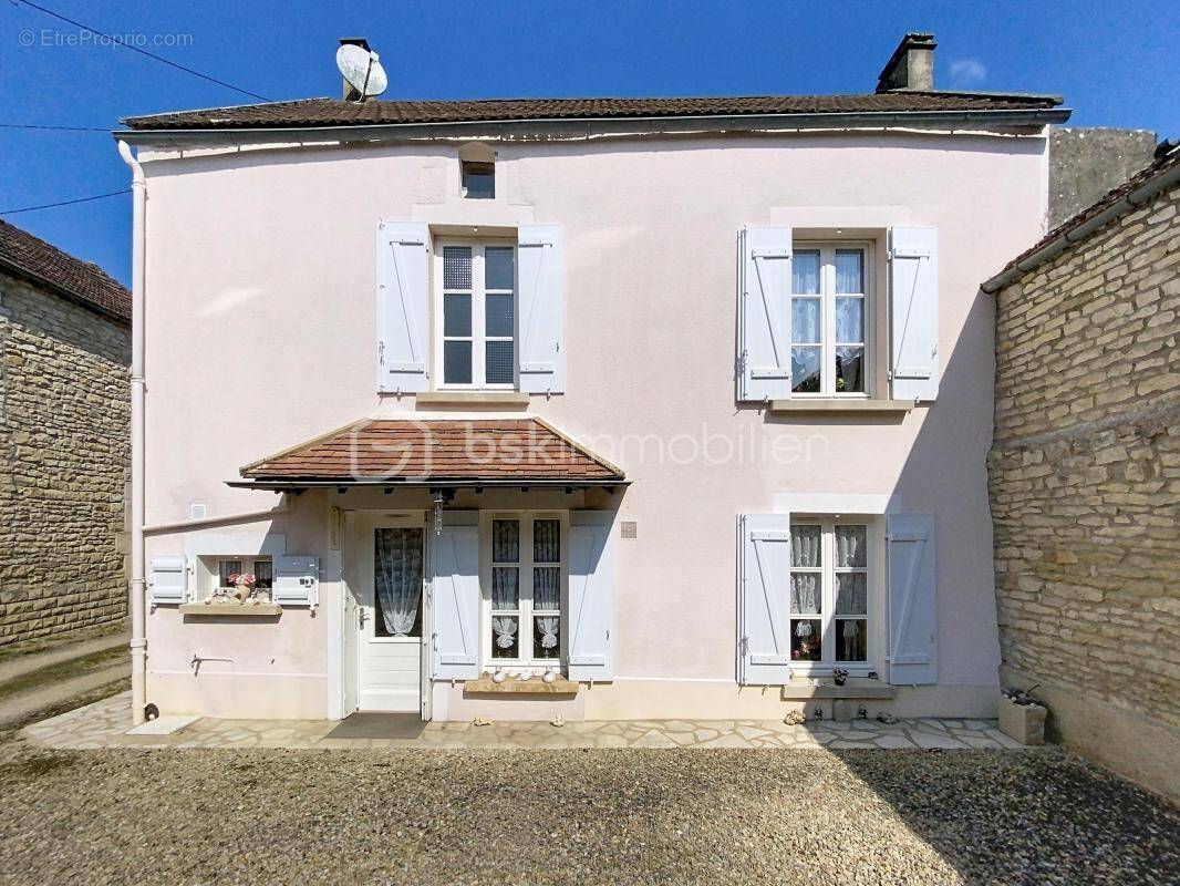 Maison à MASSANGIS