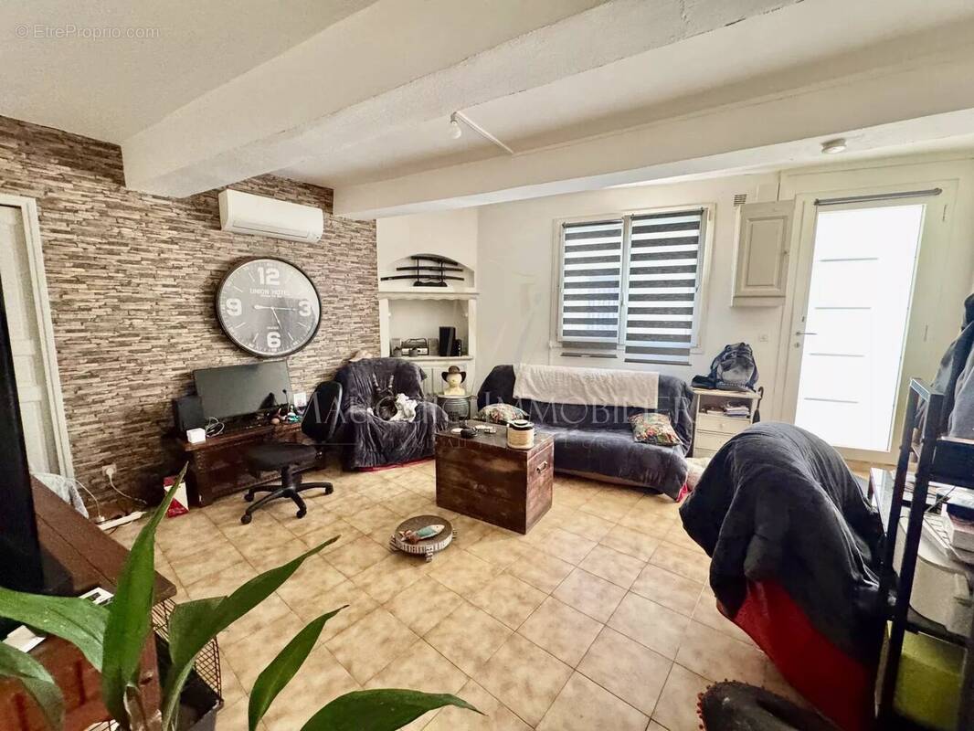 Appartement à MAUGUIO