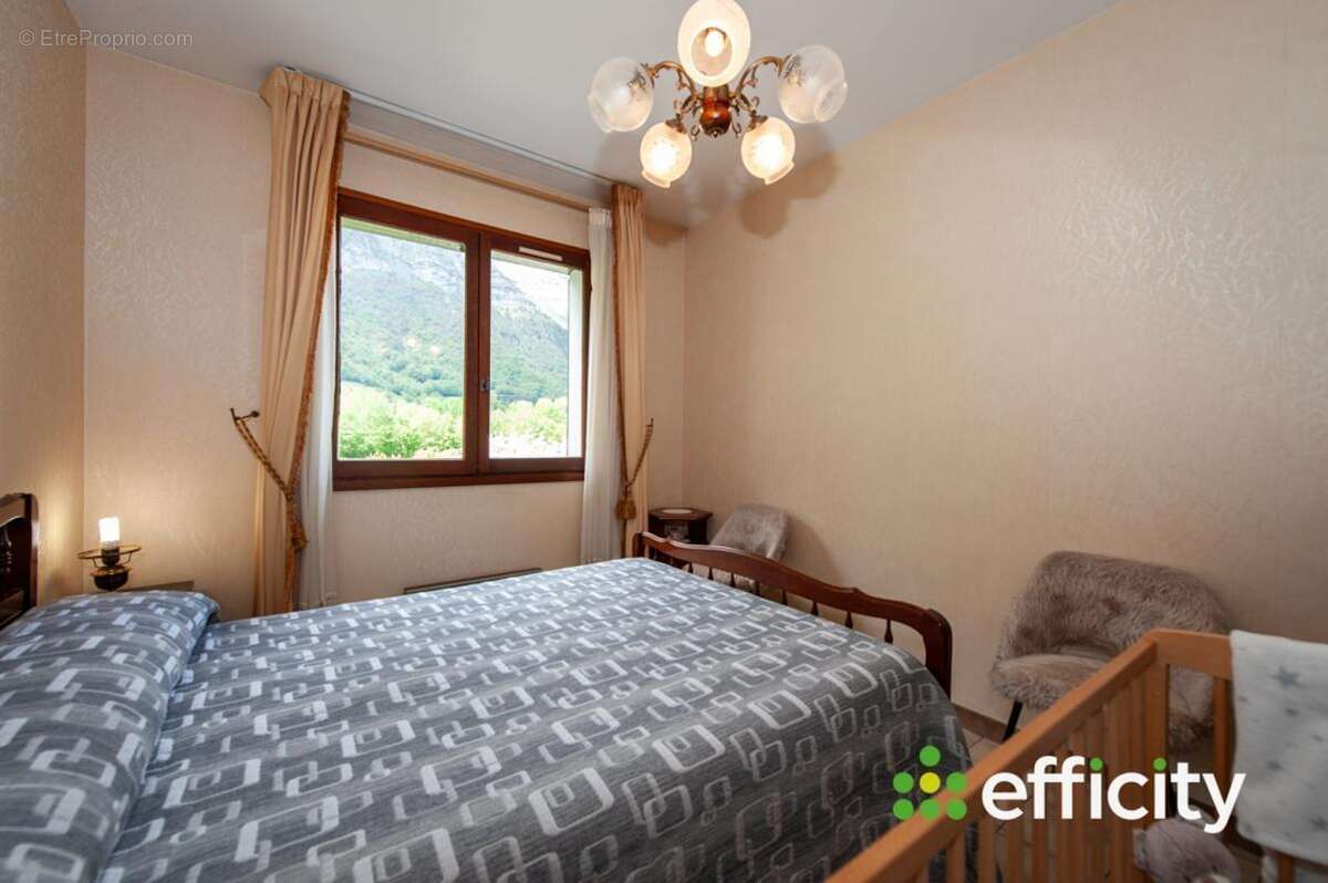 Appartement à SAINT-PAUL-DE-VARCES