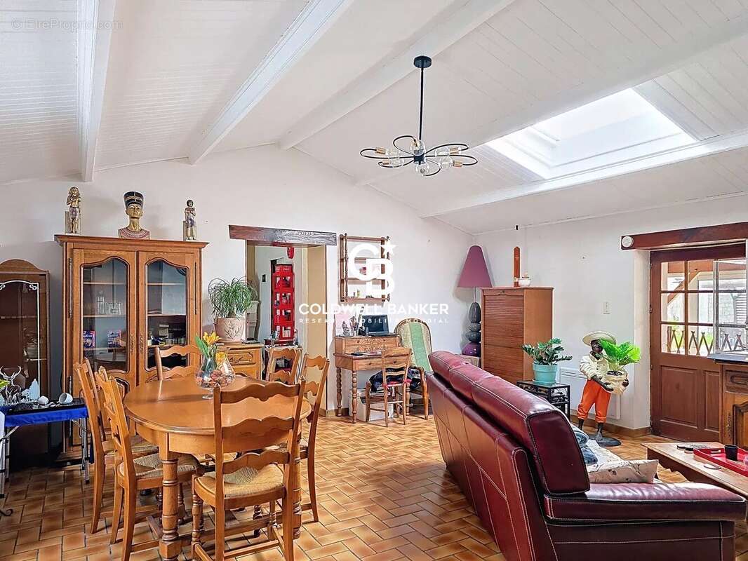 Maison à CHAMPAGNE-LES-MARAIS