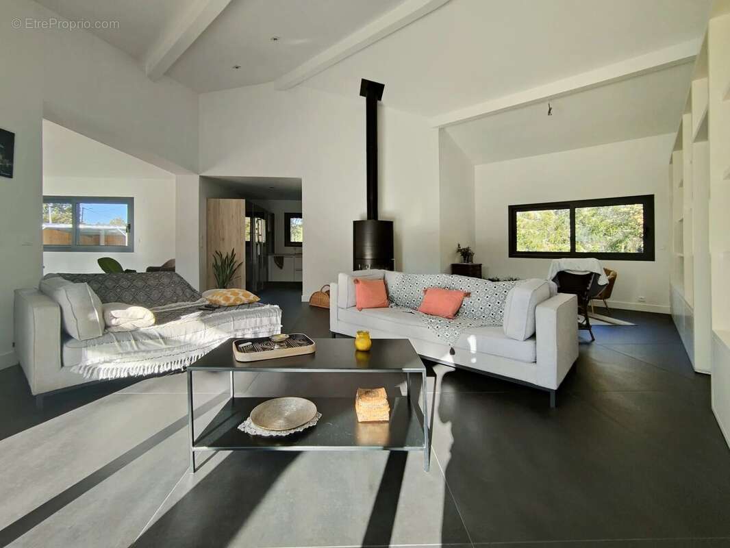 Maison à CABANAC-ET-VILLAGRAINS