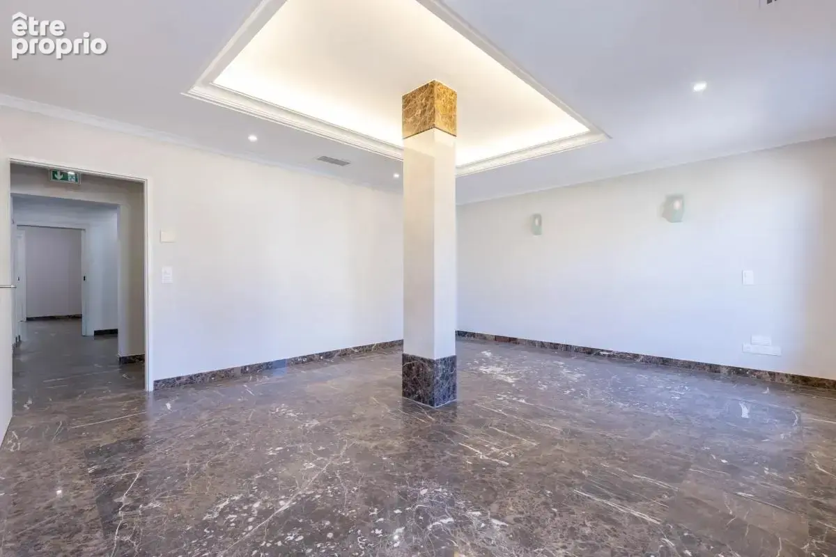 Appartement ensemble de bureaux 6 pièces de 152 m² à Avignon - photo 12