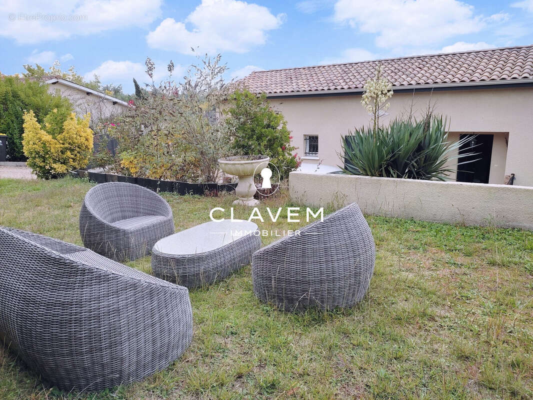 Maison 130 m² à Saint-Romain-La-Virvee  - photo 3