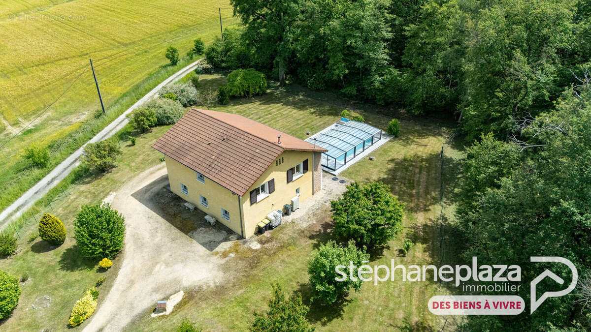 Propriété composée d'une maison entièrement rénovée de 133m² habitables sur 3164m² de terrain, avec piscine ! - photo 13