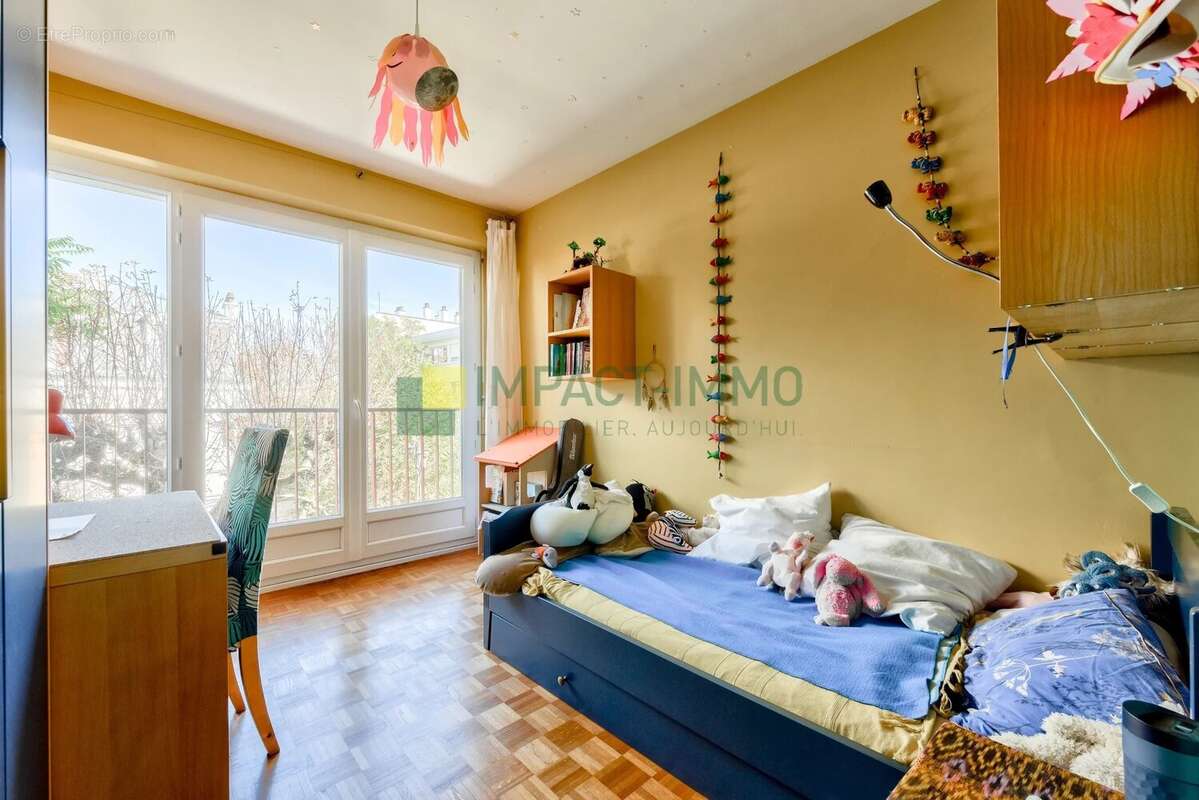 Appartement à COURBEVOIE