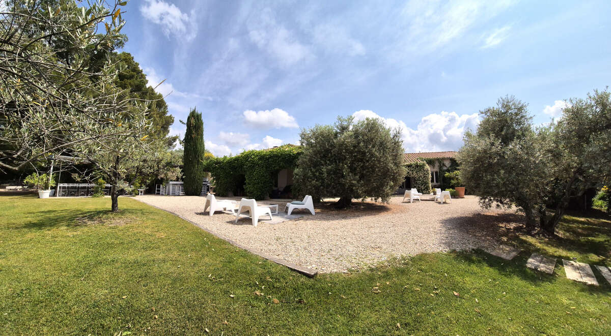 Maison à SAINT-PIERRE-DE-VASSOLS