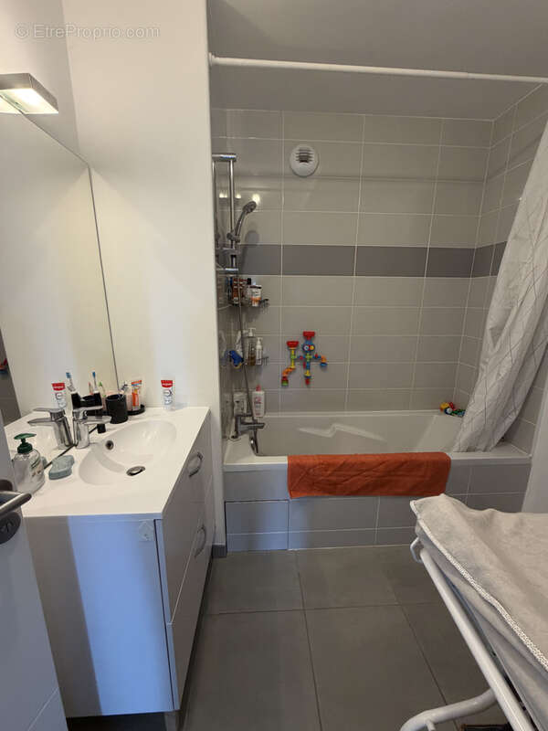 Appartement à LA VILLE-AUX-DAMES
