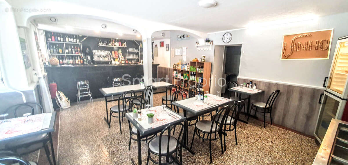 Immeuble avec bar, restaurant, T4 et studio - photo 2