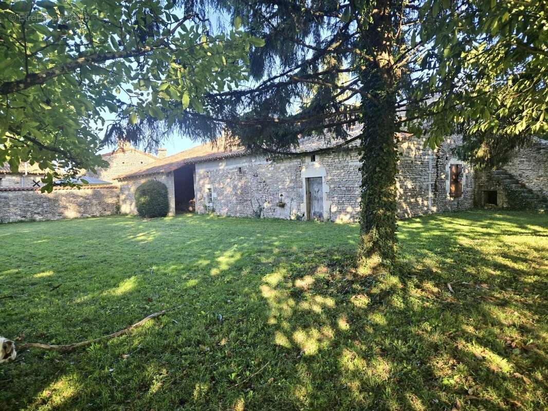 Maison à SAUZE-VAUSSAIS