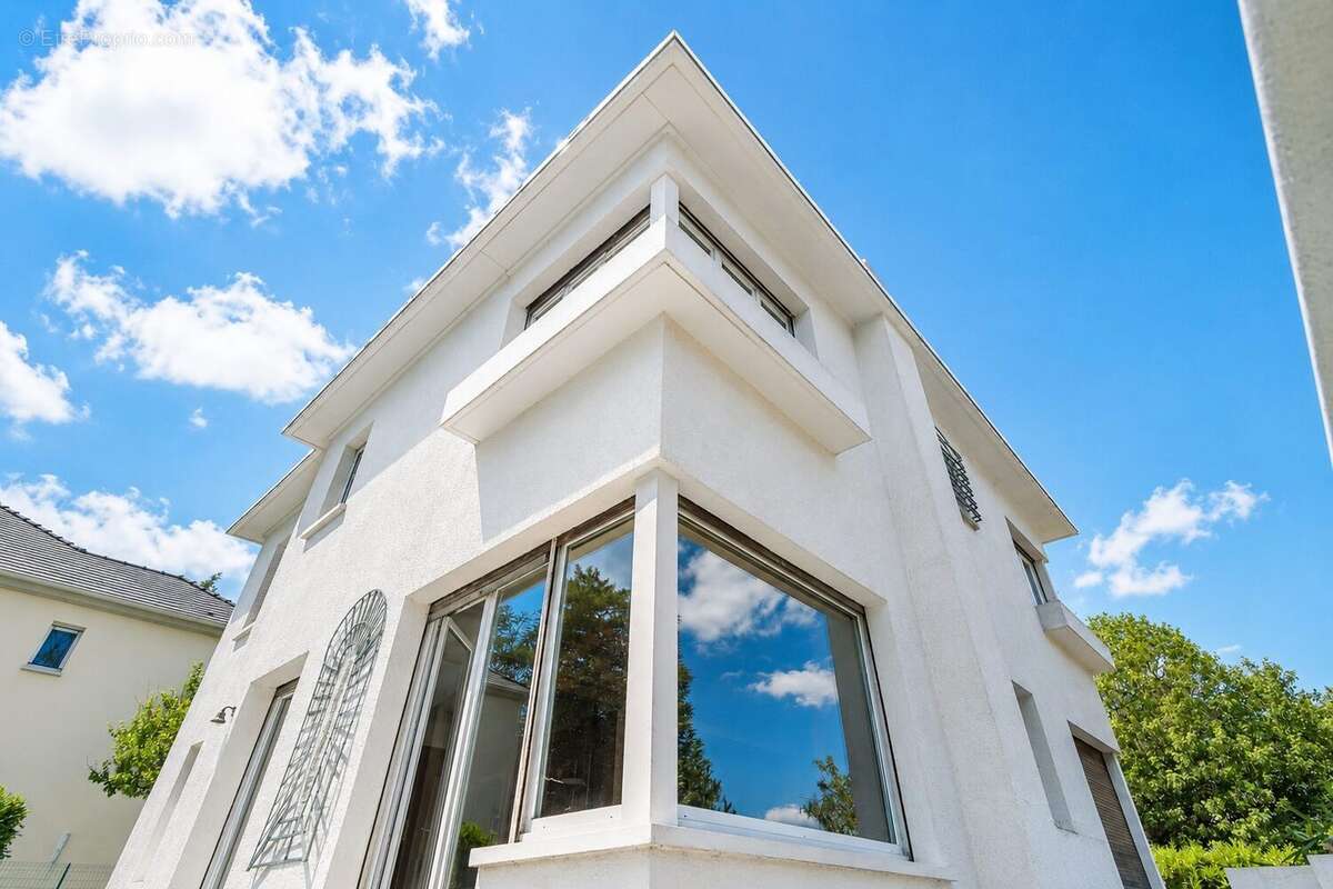 Maison 151 m² à La Celle-Saint-Cloud  - photo 3