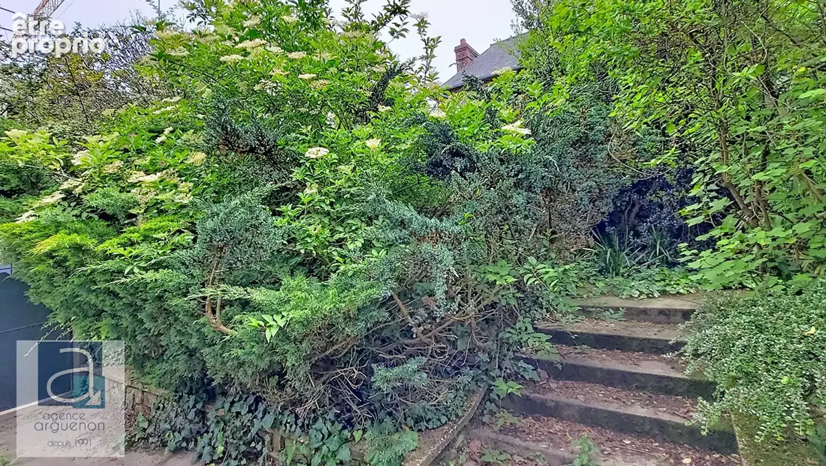 DINARD : Élégante demeure ancienne à réinventer, à deux pas des plages et du port avec jardin intime ! - photo 7