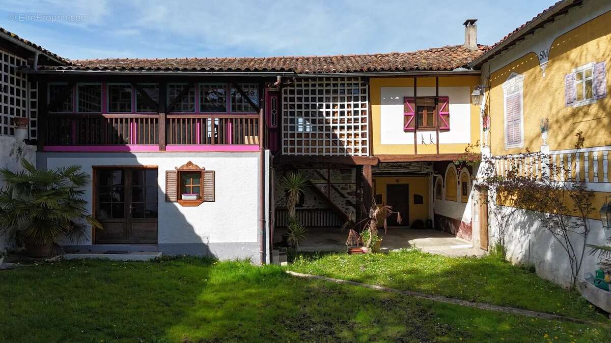 Maison à PRAT-BONREPAUX