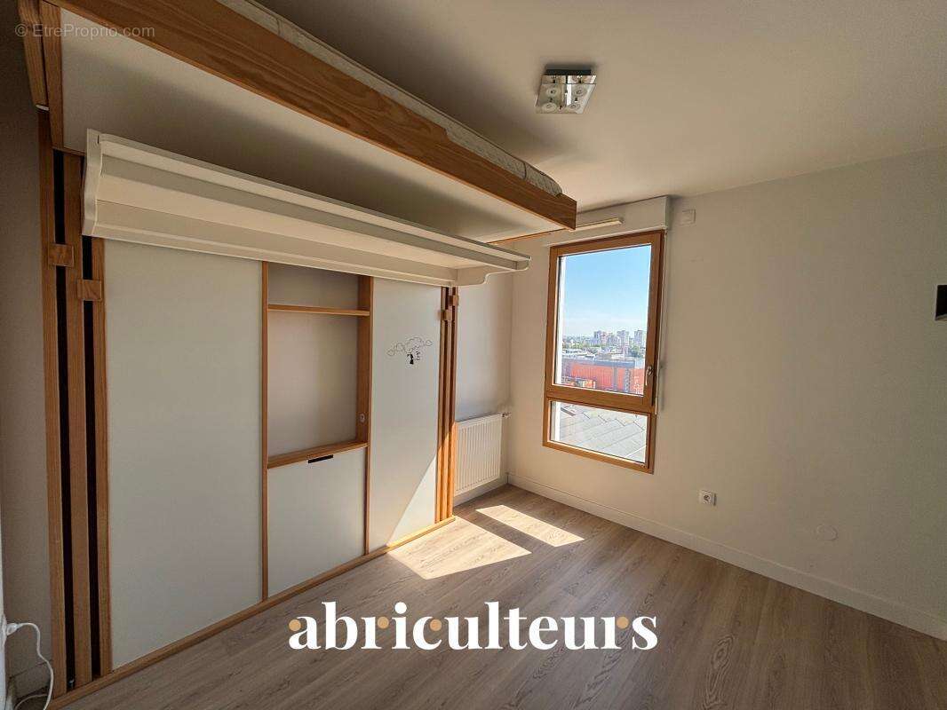 Appartement de caractère de 119 m² avec balcon et terrasse dans un Immeuble d’architecte à la vente à Aubervilliers (93300) - photo 5