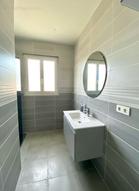 SOUS COMPROMIS -Maison agréable type T4/5 dans un quartier calme - photo 5