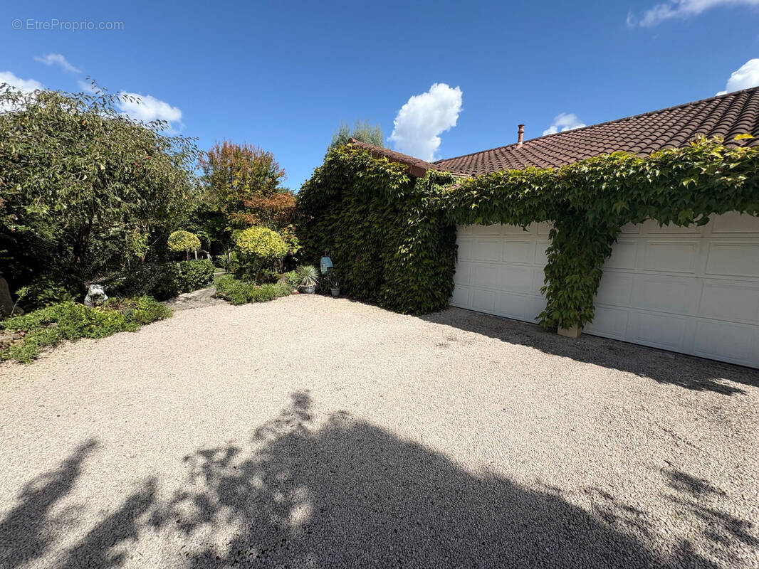 Maison à VILLARS-LES-DOMBES