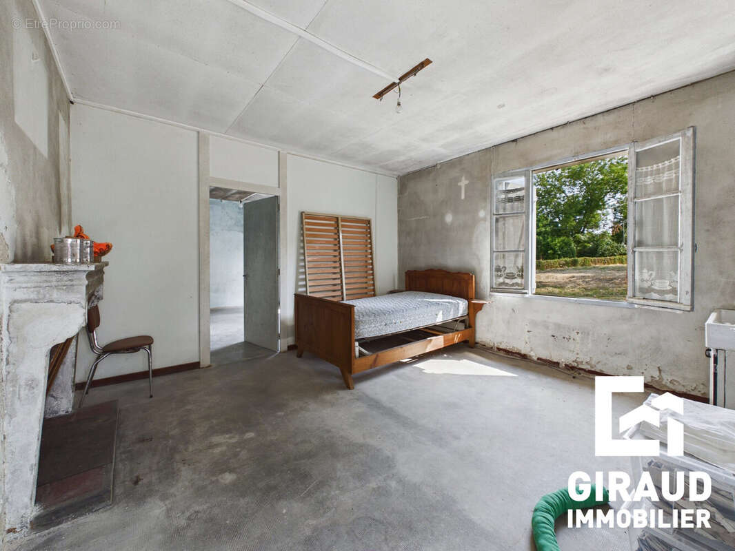 Maison 159 m² à Puy-De-Serre  - photo 4